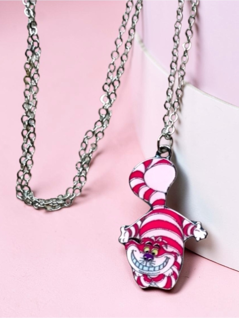Cheshire Cat Kids Necklace- Pink and White Alice In Wonderland NWT - Picture 4 of 6